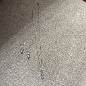 Sophisticated Silver Pearl Necklace and Earring Set